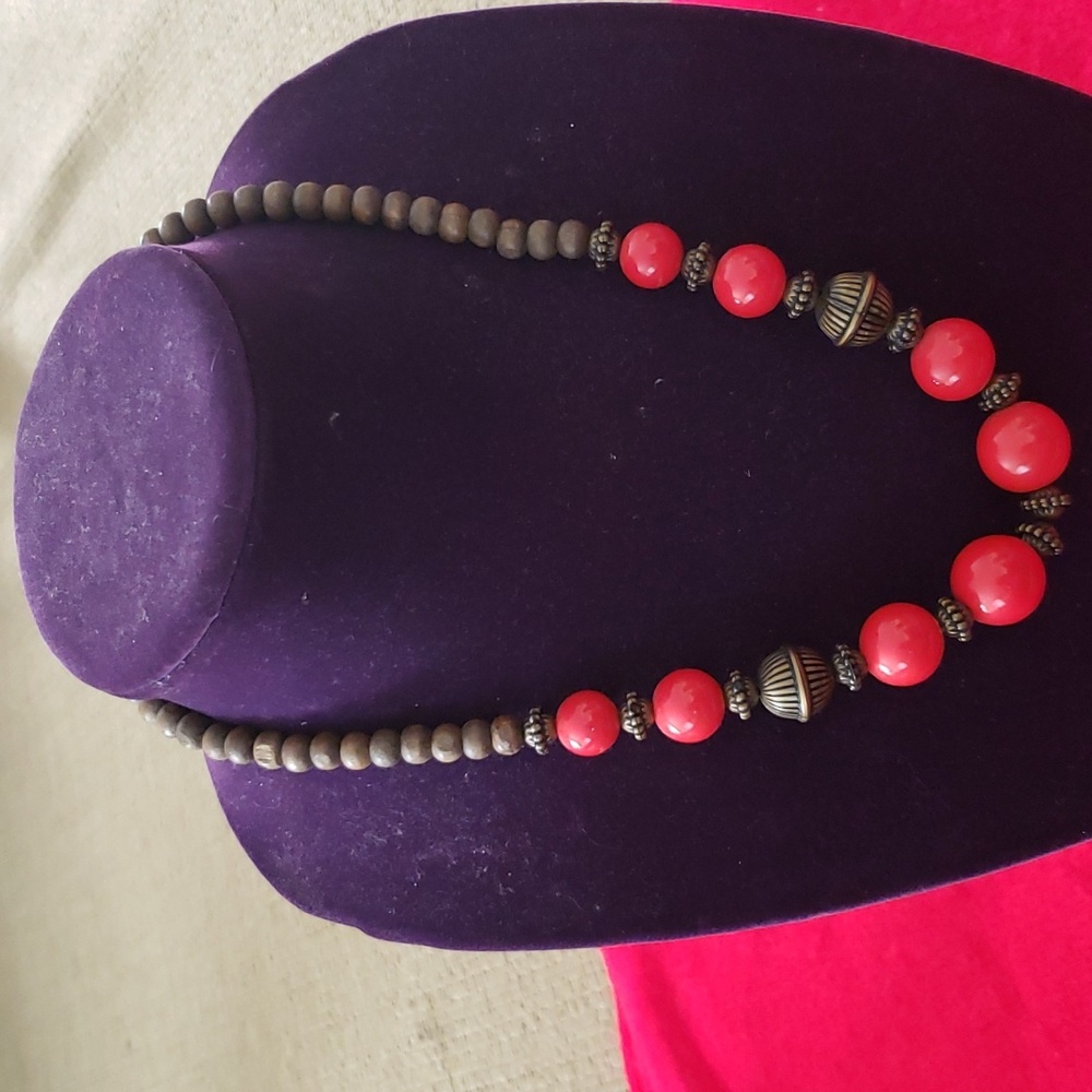 Beaded necklace